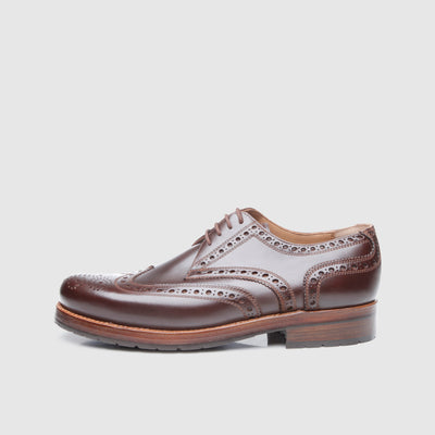 Brogues men's shoes with perforated decoration
