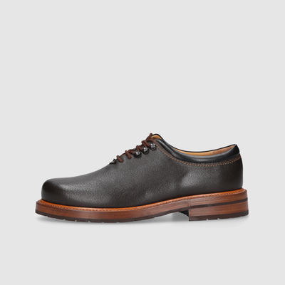 Wholecut shoes