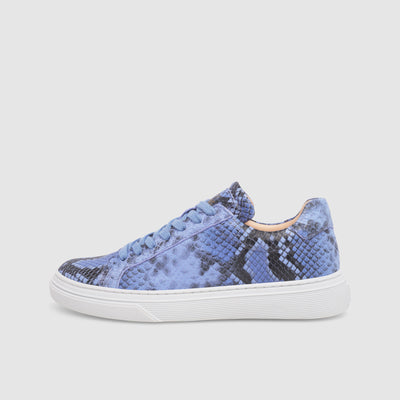 Sustainable sneakers for women