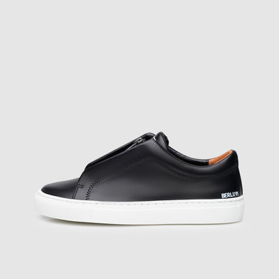 Women's sneakers in black