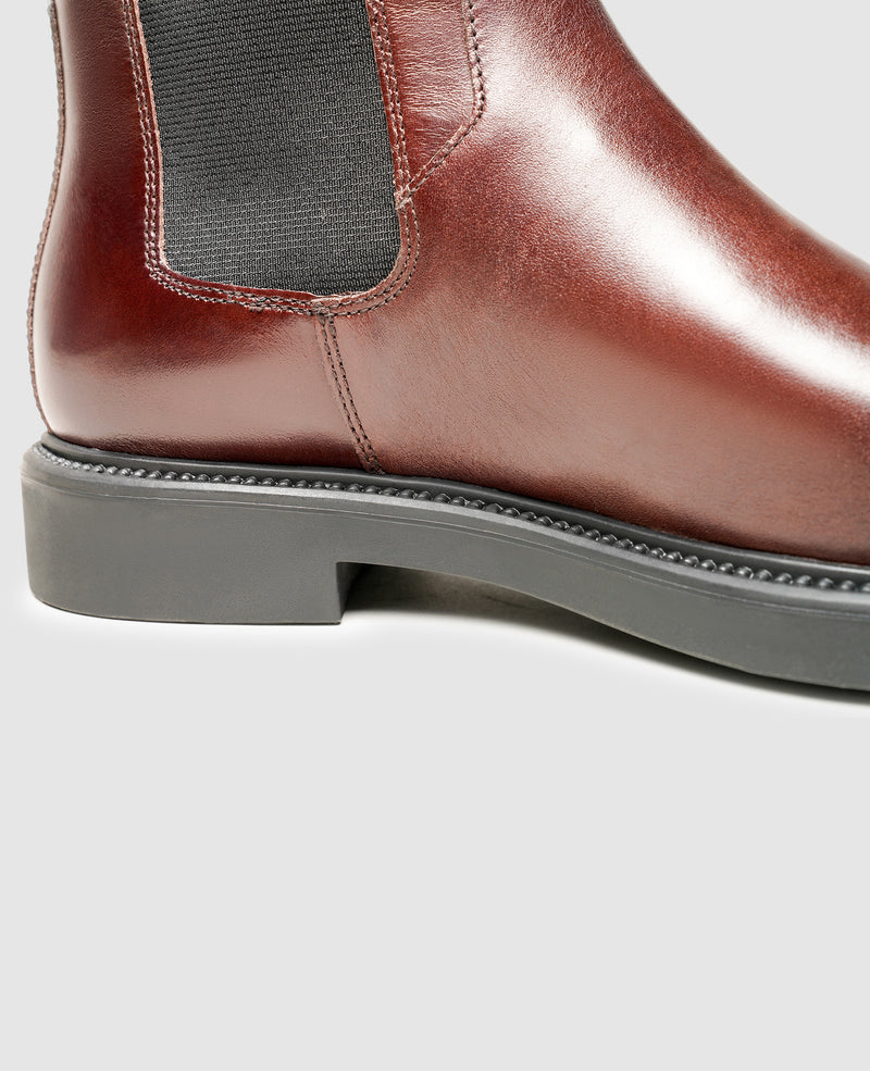 Chelsea Boots in Cowhide Leather with a Raised Shaft Vagabond Shoepassion